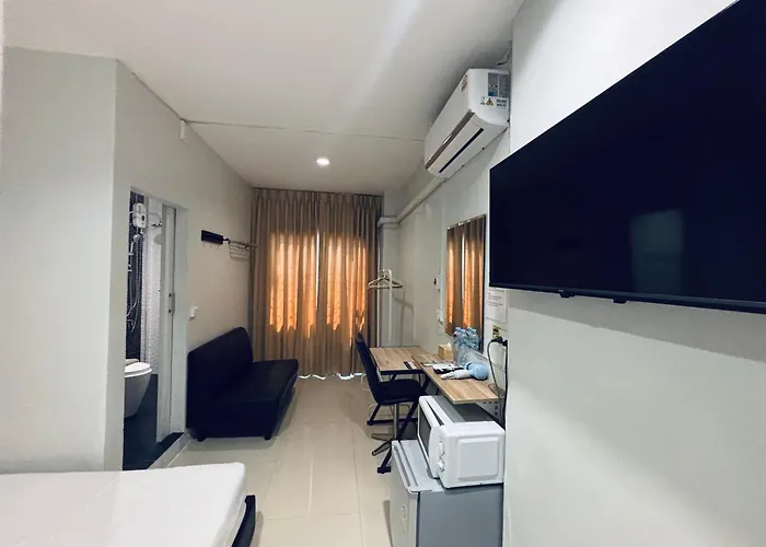 Udomsuk & Cafe - Bts Udomsuk Bangkok