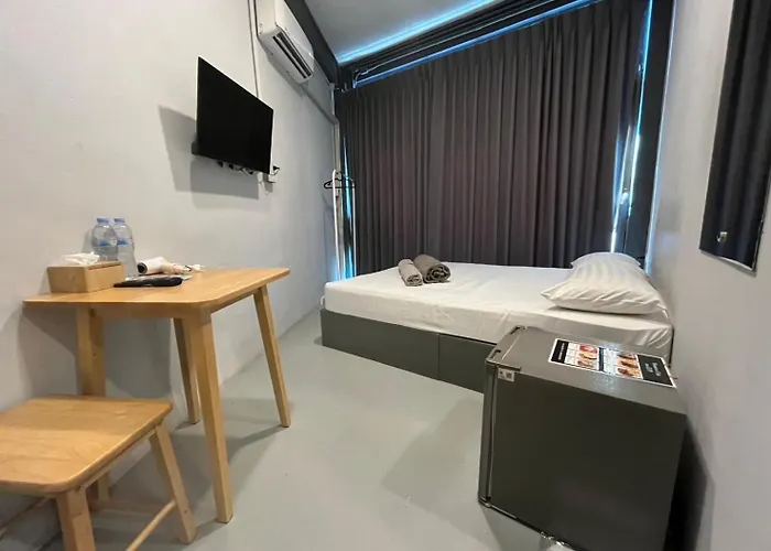 Udomsuk & Cafe - Bts Udomsuk Bangkok